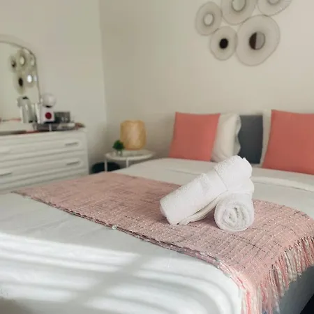 Besugo's House & * Nazaré